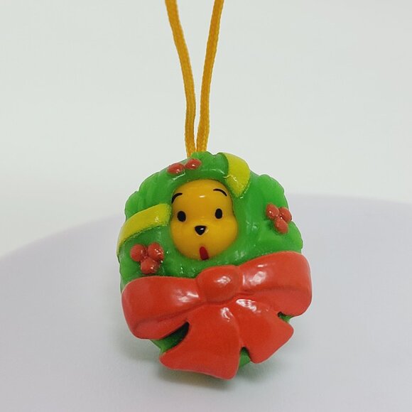 Winnie The Pooh Peek-A-Pooh Wreath Pooh Phone Charm Xmas Series #10 - Picture 1 of 2